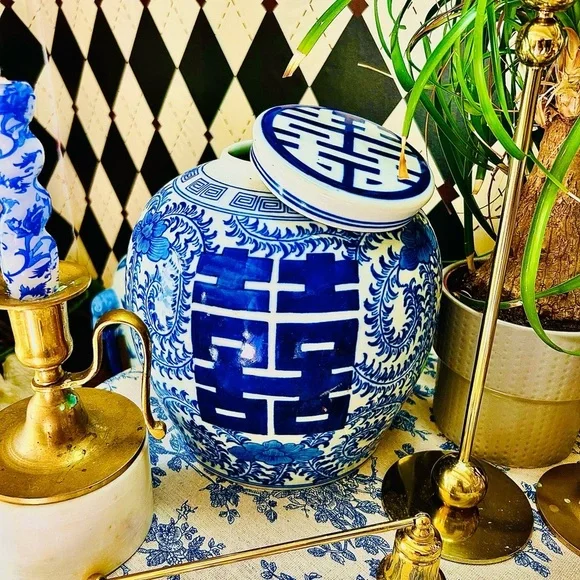 Blue & White Double Happiness Ginger Jar + LID – Hand-Painted Porcelain Prestine - Picture 4 of 8